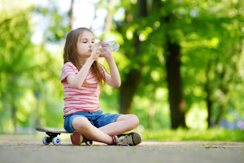 Перегрев опасен: как летом защитить ребенка от неприятностей?
