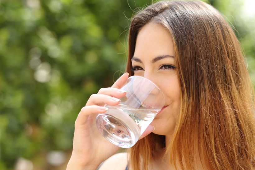 Еще больше H2О: сколько нужно пить воды летом - мнение врачей и диетологов