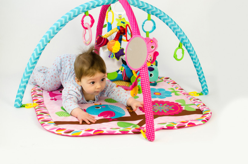 Вытираем игрушки, чтобы не было скучно: какие они - первые игрушки для малыша?