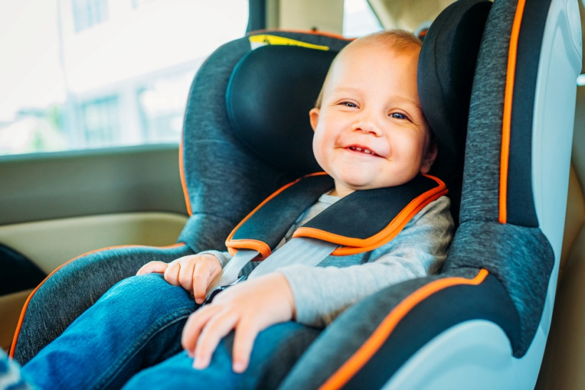 Безопасные путешествия: почему нельзя оставлять ребенка в машине летом?