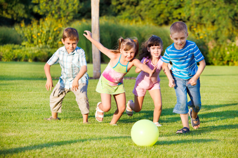 Игры во дворе: чем занять дворовую команду дошкольников