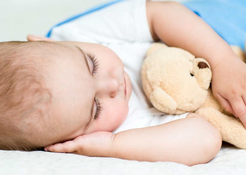 Спи, моя радость, усни: 3 важных условия летнего сна малыша