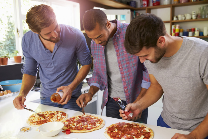 Пицца для всей семьи: 5 способов приготовить вкусное тесто