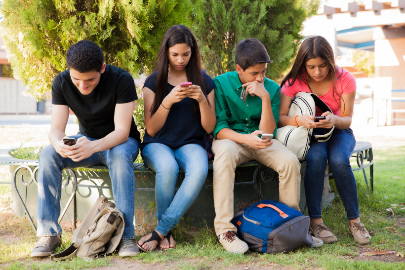 Ребенок и социальные сети: правила безопасного общения