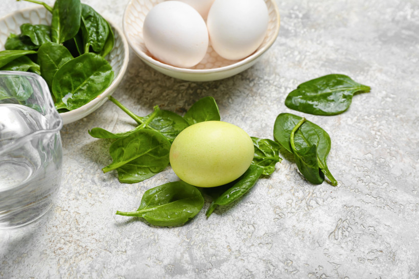 якйця крашені шпинатом