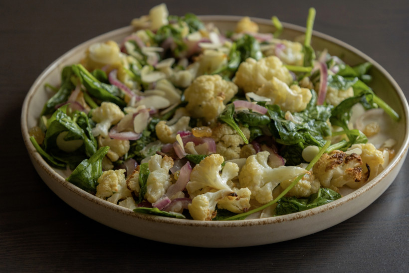 Теплий салат із цвітної капусти