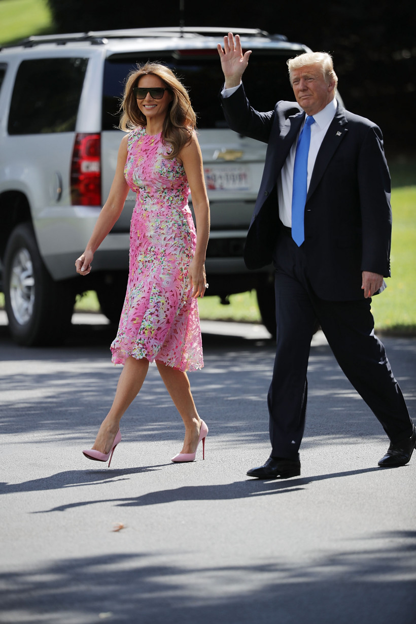 Мелания Трамп в розовм платье