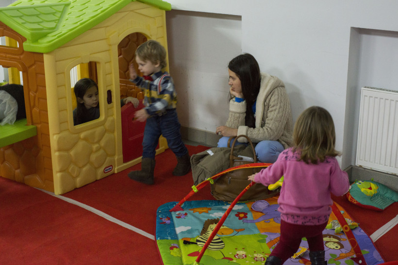 Дети играют на Встрече с Комаровским