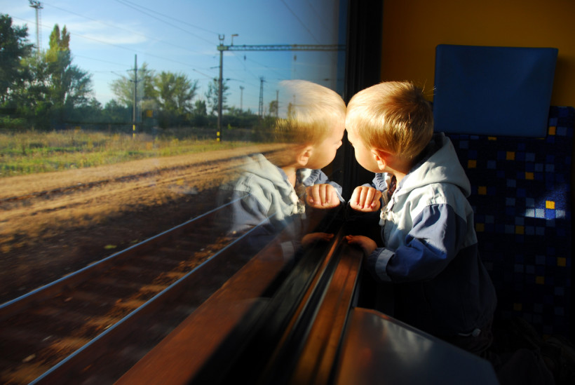ребенок в поезде