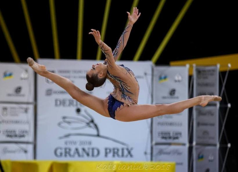гимнастка на конкурсе Кубок Дерюгиной