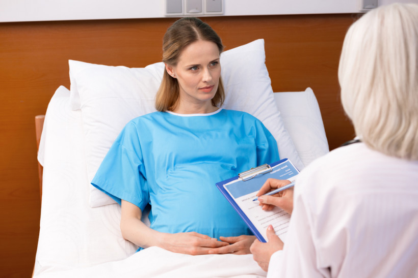 Беременная на приеме у гинеколога - пессарий