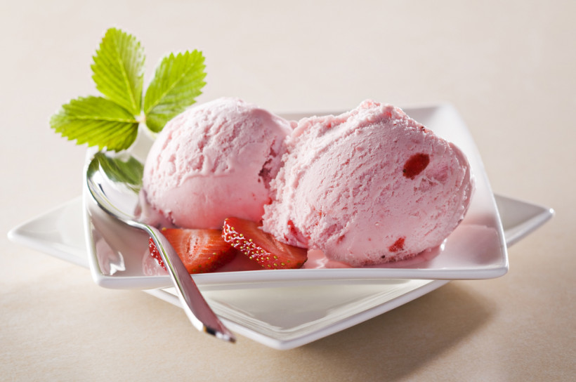 мороженное - вкусные десерты из клубники