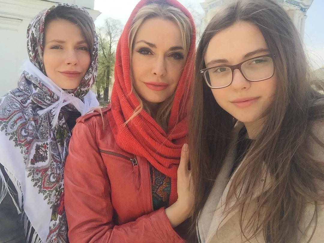 Ольга Сумська з доньками Антоніною і Анною