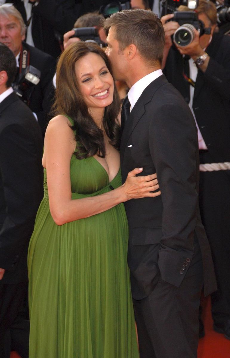 Беременная Джоли с Питтом