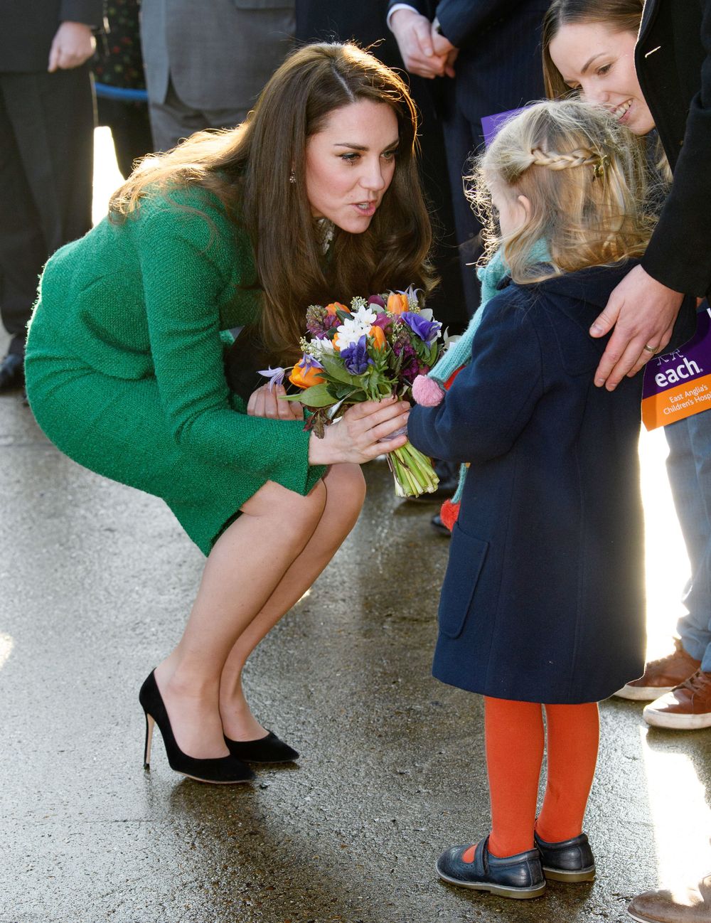 Кейт отримує квіти