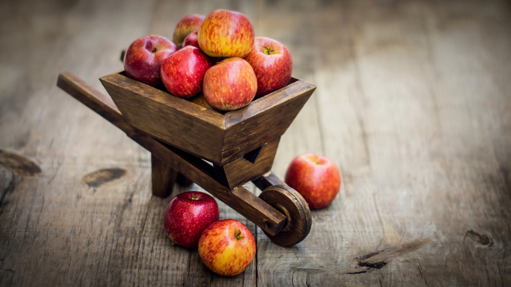 Сердечно-сосудистые заболевания: употребляйте яблоки