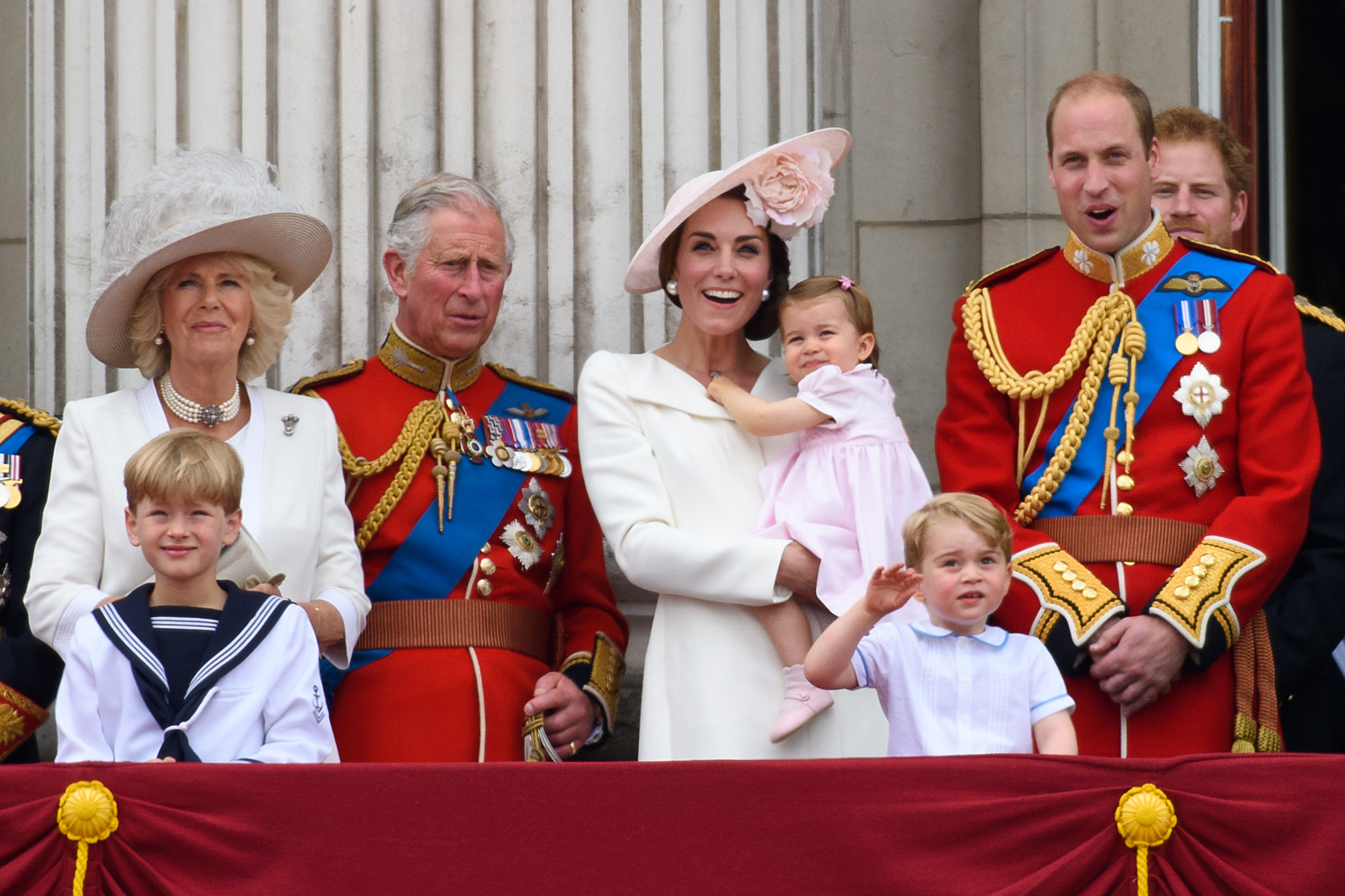 Королевская семья на параде