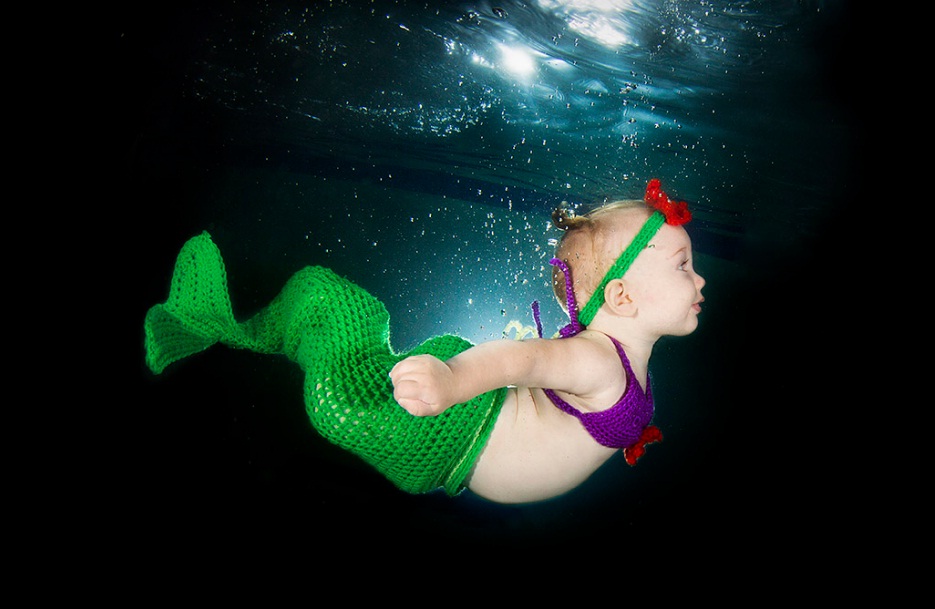 малыш под водой2