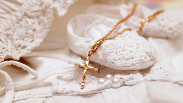 Що заборонено робити на хрещенні малюка: відділяємо правду від забобонів