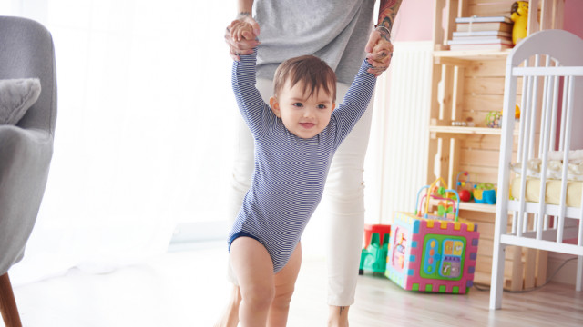 Що повинна вміти дитина в 1 рік? 11 нових вмінь