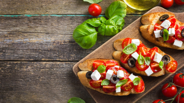 Оригінальна італьйська закуска: як приготувати брускетту?