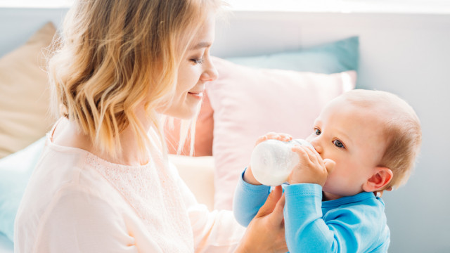 Час пити воду: як обрати перший поїльник дитині?