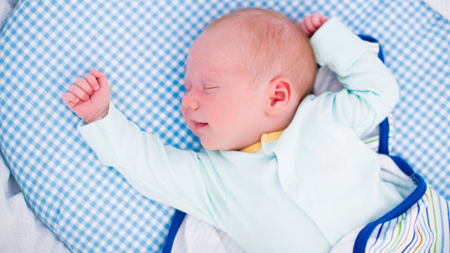 пеленание ребенка