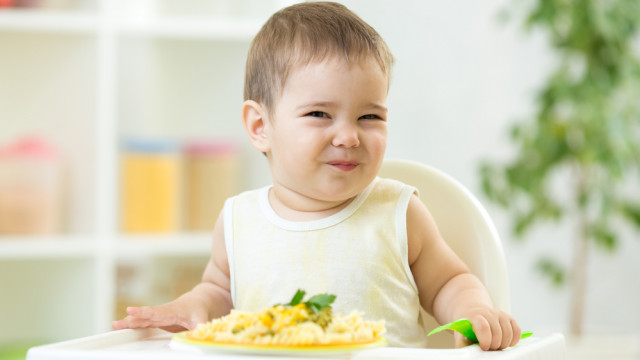"Ложку за маму, ложку за тата...": часті помилки при введенні прикорму