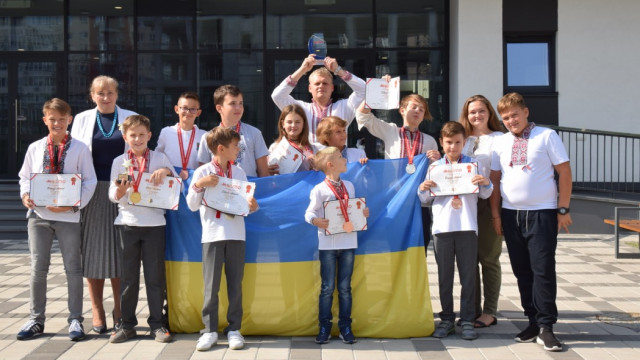 Українські школярі здобули медалі на математичній олімпіаді у Гонконзі