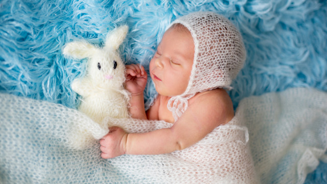 Як відучити від заколисування, чи впливає харчування дитини на сон та інші питання експертці