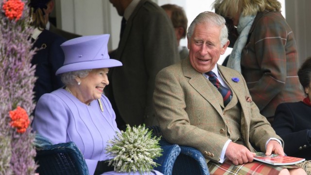 Королева Елизавета и принц Чарльз