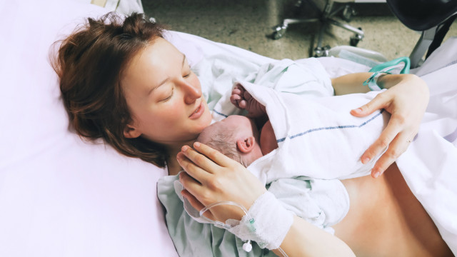 Чи потрібна "пишна" виписка з пологового? Спойлер: запитайте маму!