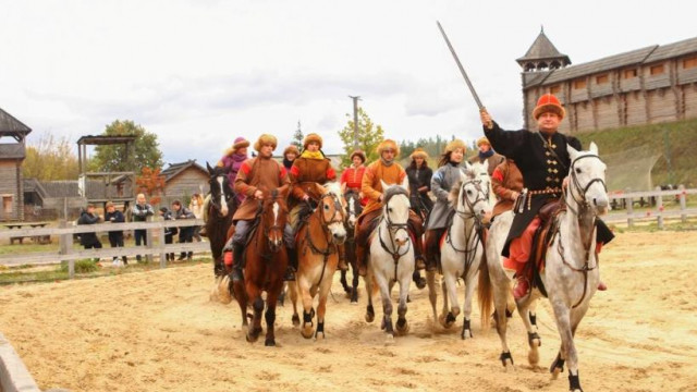 Покрова в парке "Киевская Русь": княжеская охота, средневековые  забавы и конное шоу