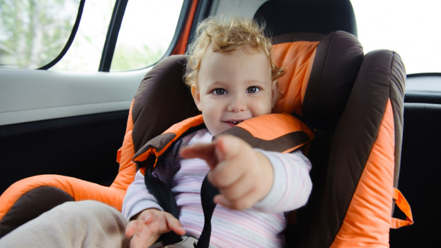 Автокрісла та лікбез для тих, хто прокинувся: думка української мами-водія з Франції