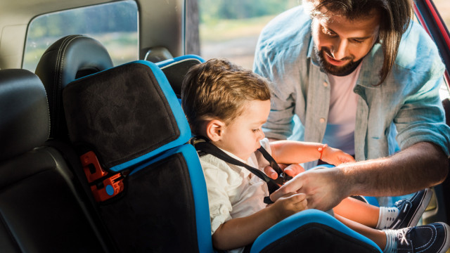 безопасность ребенка в машине