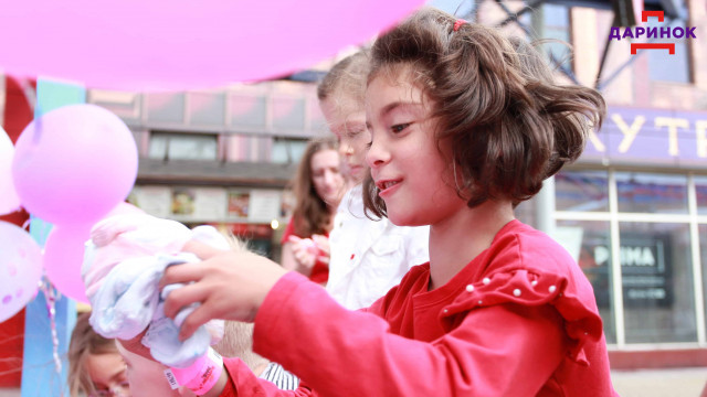 3 крутых рецепта! Что  нужно для того, чтобы сделать слайм с детьми дома?