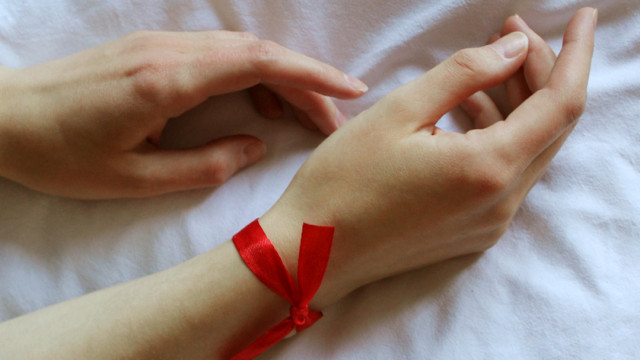 МОЗ призывает поддержать всеукраинскую кампанию #ПідтримуюЛікарів, символ которой красная лента