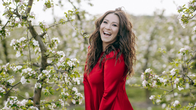 "Долею поцілована": Наталка Карпа презентує перший сингл після народження донечки