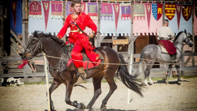 Турнир конных лучников, Древний Киев и свежий воздух - как провести