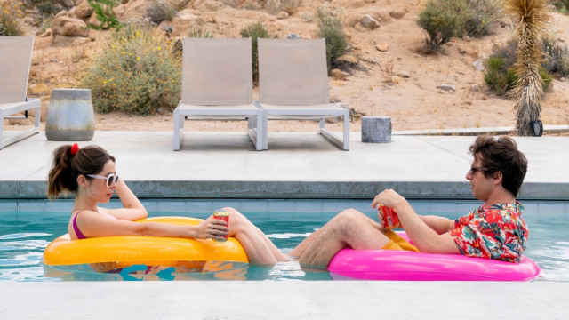 зАВИСНУТИ У ПАЛМ-СПРІНГЗ