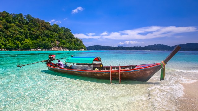 Лодке на таиландском пляже
