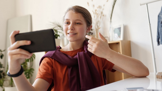 ребенок и телефон