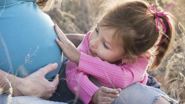 Беременная с ребенком