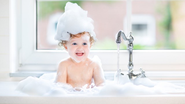 Купать ребенка
