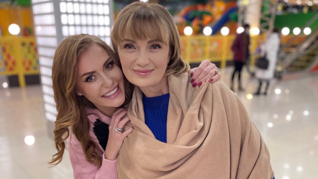 Слава Каминская с мамой