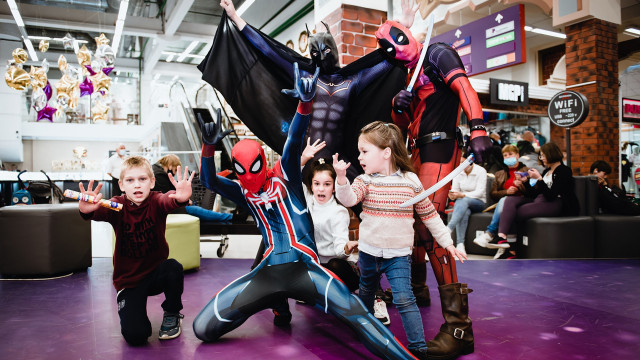 парад супергероїв