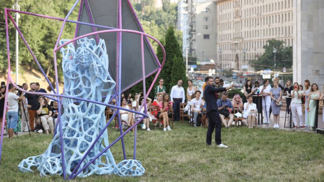 Скульптура Нова