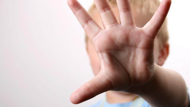 насилие над детьми