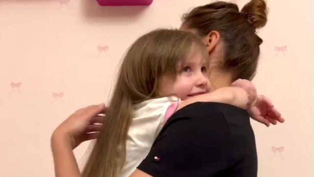 дівчинка без мами