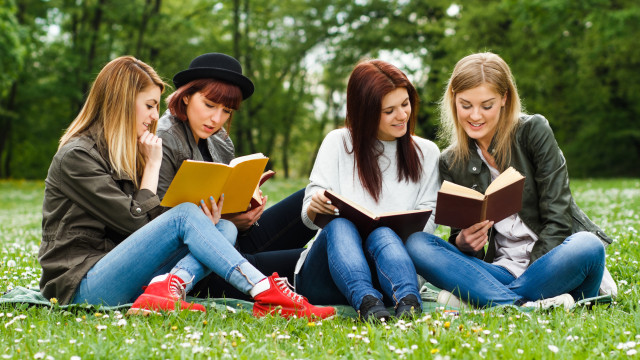 читати книги